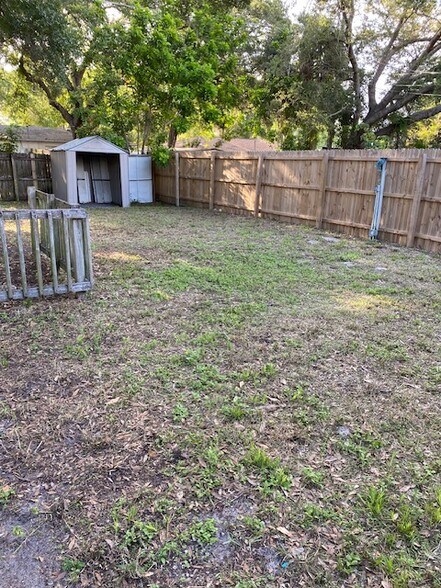 Fully fenced yard - 4911 23RD ST W, #A