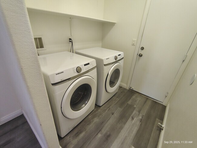 Building Photo - 5526 Cresent Valley St