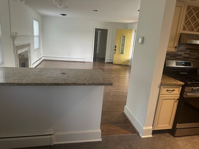 Building Photo - Available Now- 3 Bedroom Home in York!