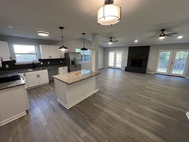 Building Photo - Beautifully Renovated 3BR Home in a Quiet Baton Rouge Neighborhood