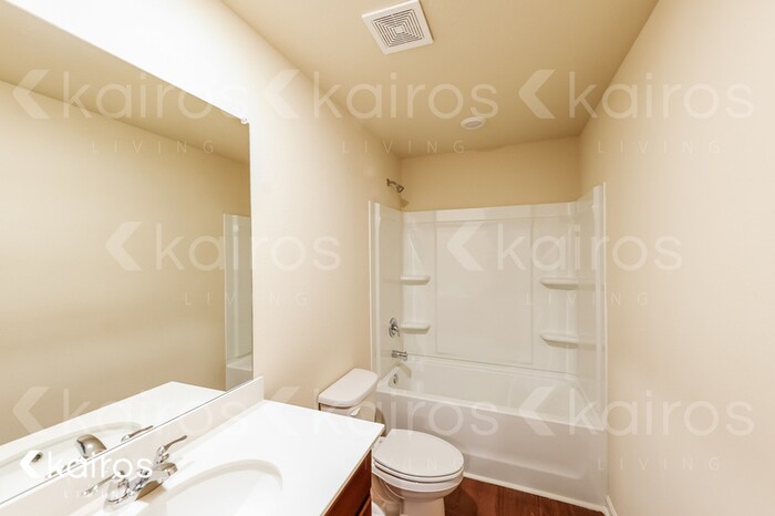 Building Photo - 2027 Discovery Dr