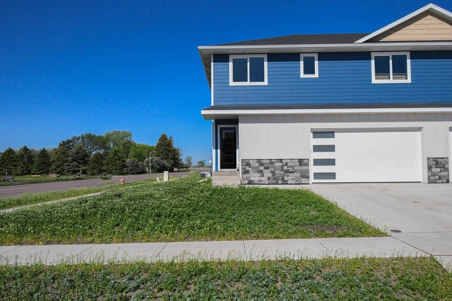 Primary Photo - 3900 S Caballo Ct