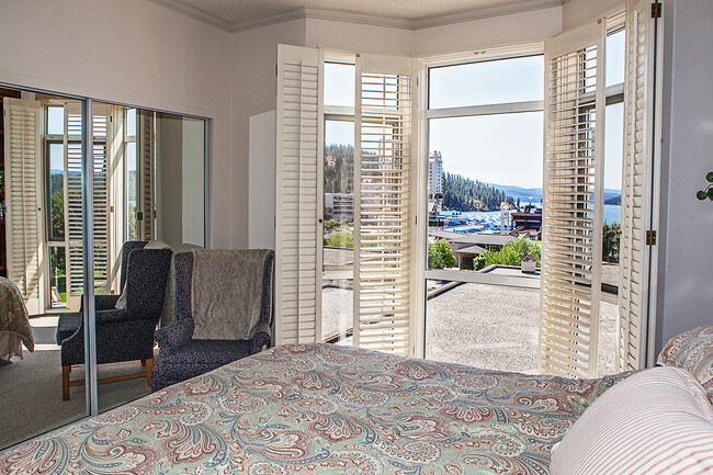 Building Photo - 301 N 1st St