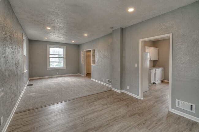 Building Photo - Beautifully updated 3-bedroom, 1-bath home that’s move-in ready.