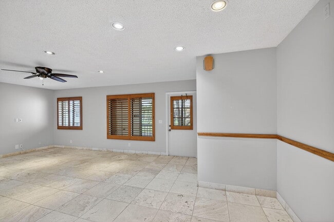 Building Photo - 511 Shady Pine Way