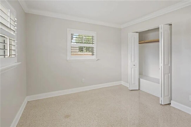 Building Photo - 555 20th St
