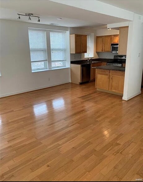 Spacious, open floor plan - 5350 Pershing Ave