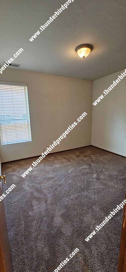 Building Photo - Beautiful and Spacious in NE Heights Gated...