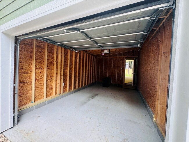 Building Photo - 20 Pine Trail