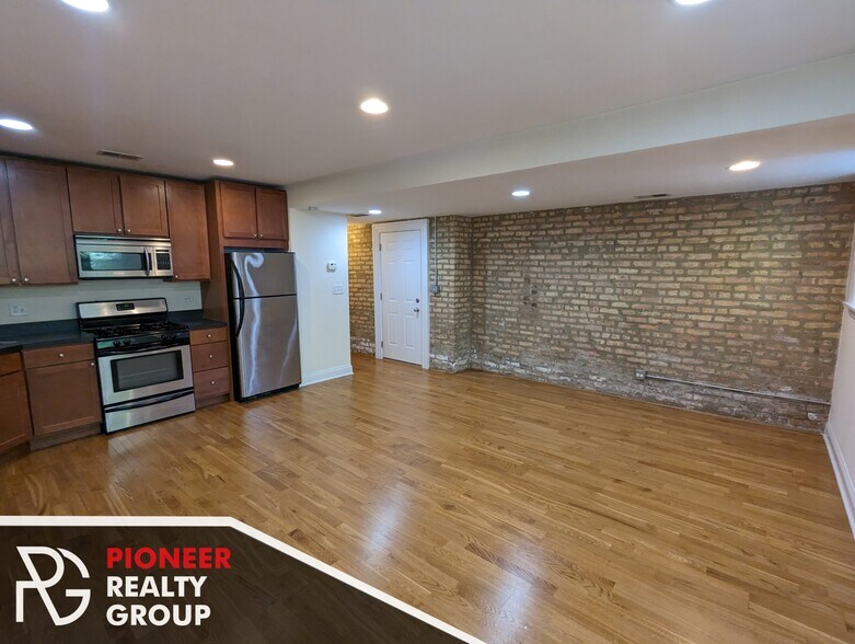 Building Photo - 2840 N Albany Ave