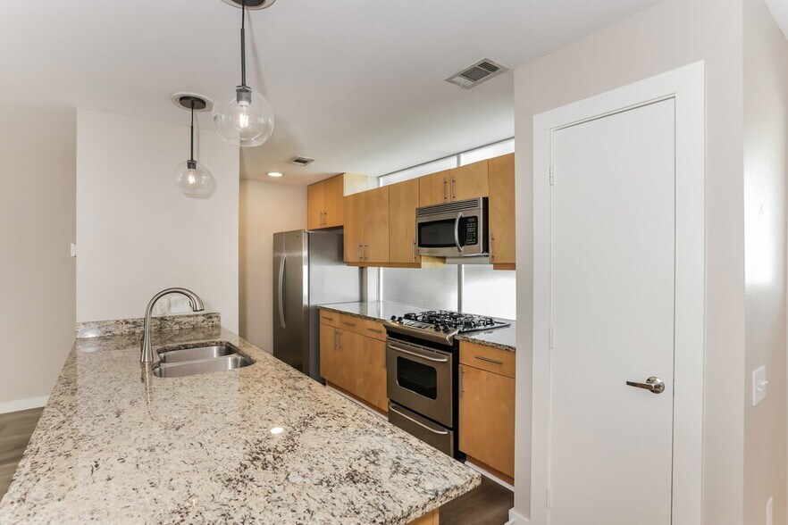 Building Photo - 4614 Lester Dr