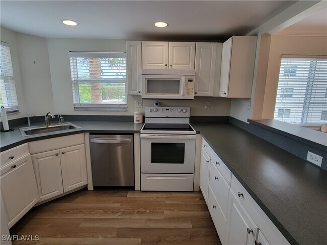 Building Photo - 21 High Point Cir E