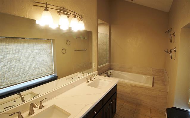 Building Photo - 906 Moore St