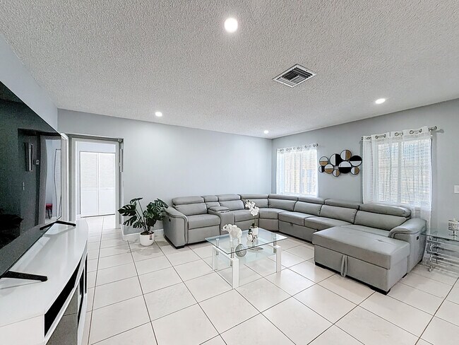 Building Photo - 3586 La Playas Ct