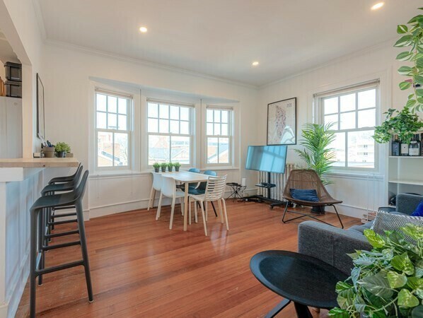 Building Photo - 371 Harvard St