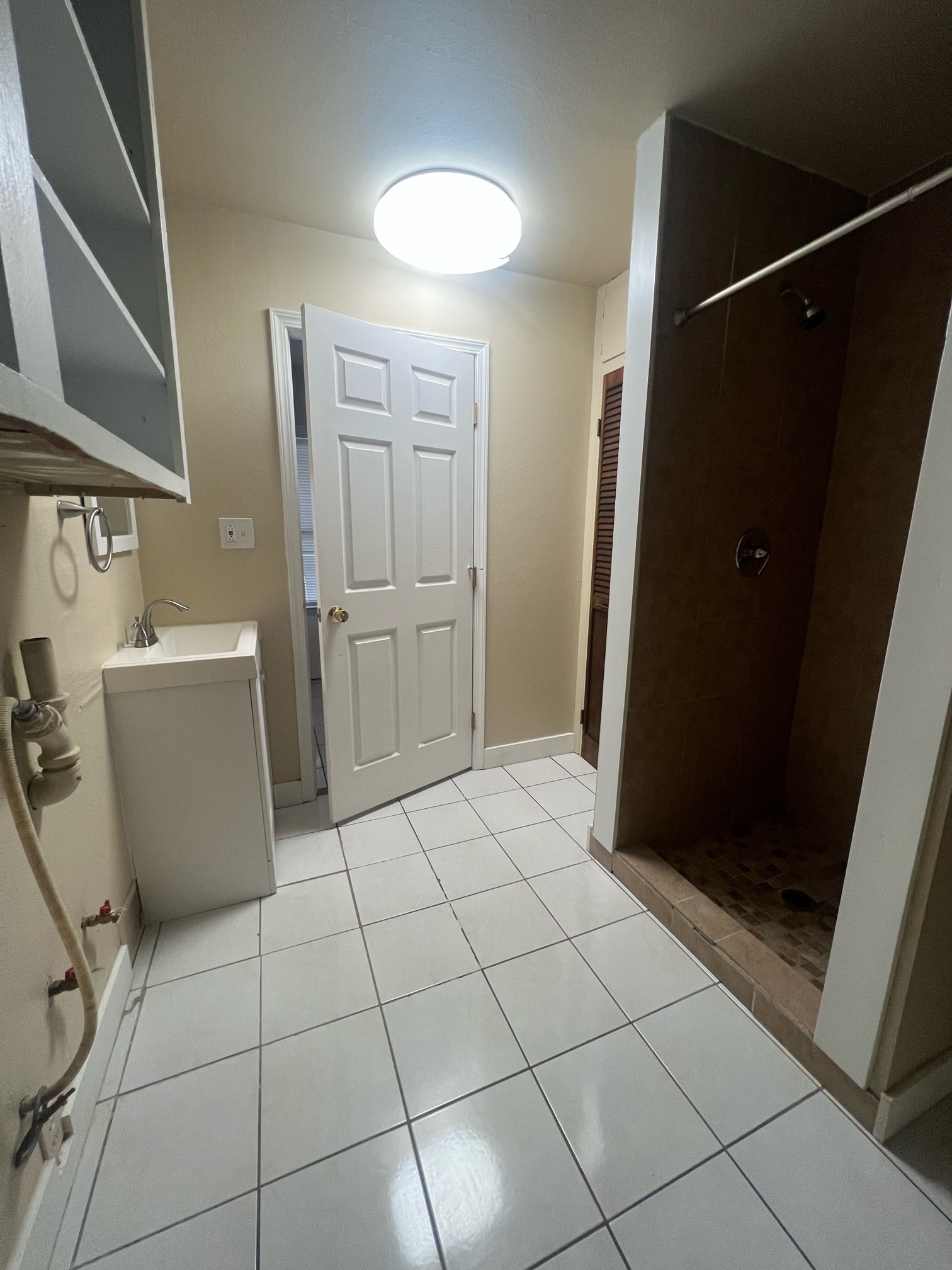 Bathroom with stand up shower. - 881 Bishop Rd