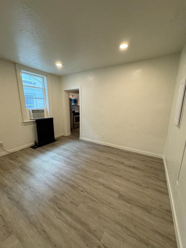 Building Photo - Downtown SLC 1-Bed — Walkable, No Car Needed