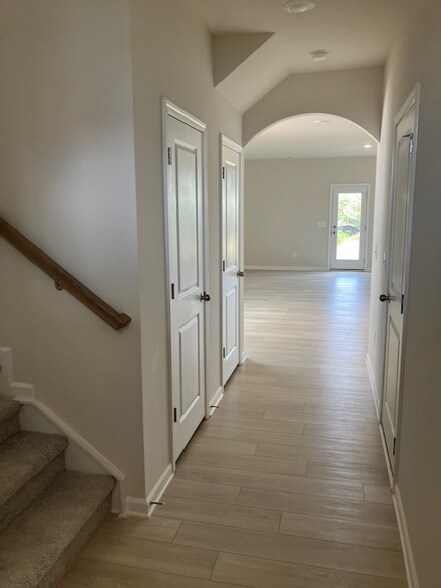 Building Photo - 1820 Bluejay Ln