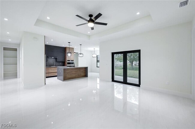 Building Photo - 2212 NE 5th Pl