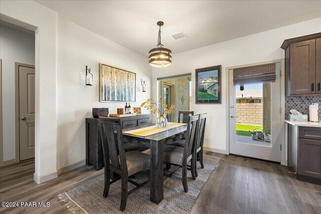 Building Photo - 7275 E Grandview Dr