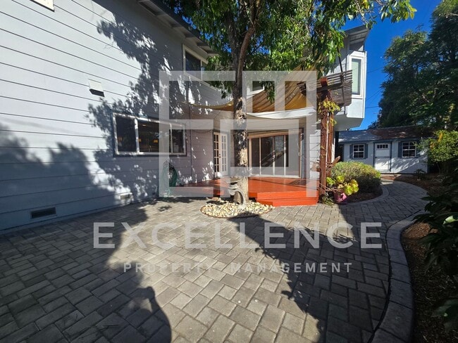 Building Photo - 3087SF 2 Story 5/2.5 House - Community Cabana, Pets Ok, 3 Fireplaces, Beautiful Updated Kitchen