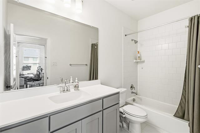 Building Photo - 2532 Campden Mews