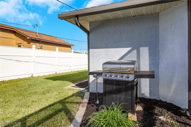 Building Photo - 1324 SW 1st Ave