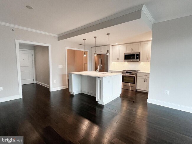 Building Photo - 4915 Hampden Ln