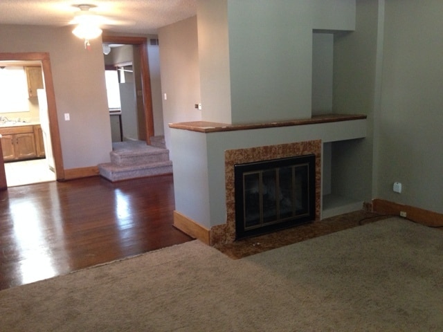 Building Photo - 2 Bedroom Duplex in Riverside!