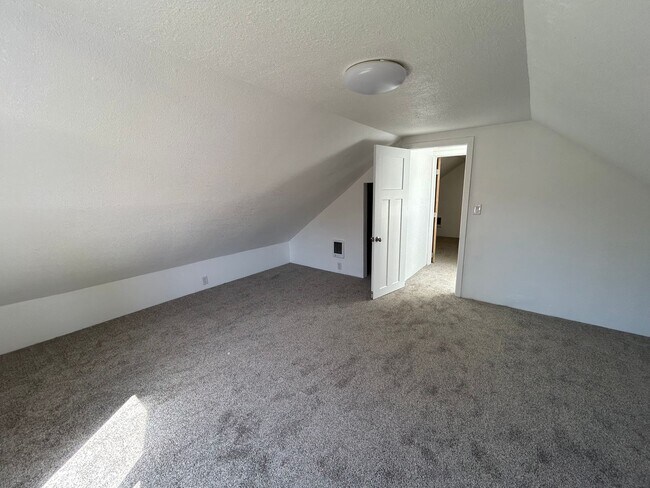 Building Photo - Quaint 3 Bedroom, 1 Bath Home in NW McMinnville