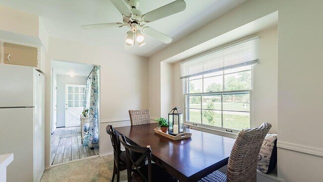 Building Photo - 5097 Wardcliff Dr. Unit A