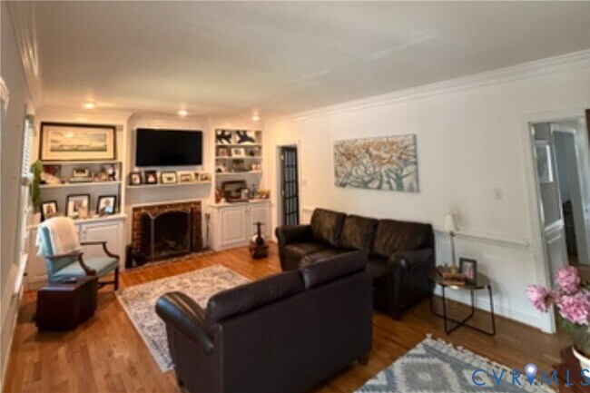 Building Photo - 504 Gaslight Dr