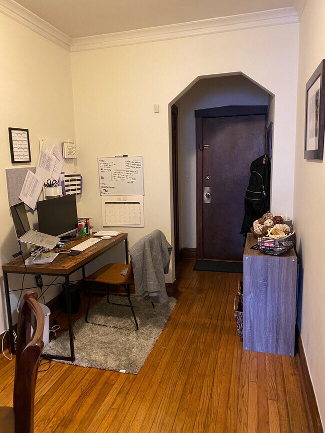 Building Photo - 1427 N Artesian Ave