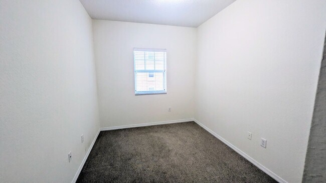 Building Photo - Annual Unfurnished 2/2 Condo in Downtown S...