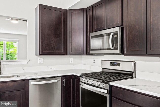 Building Photo - 1 Harbour Heights Dr