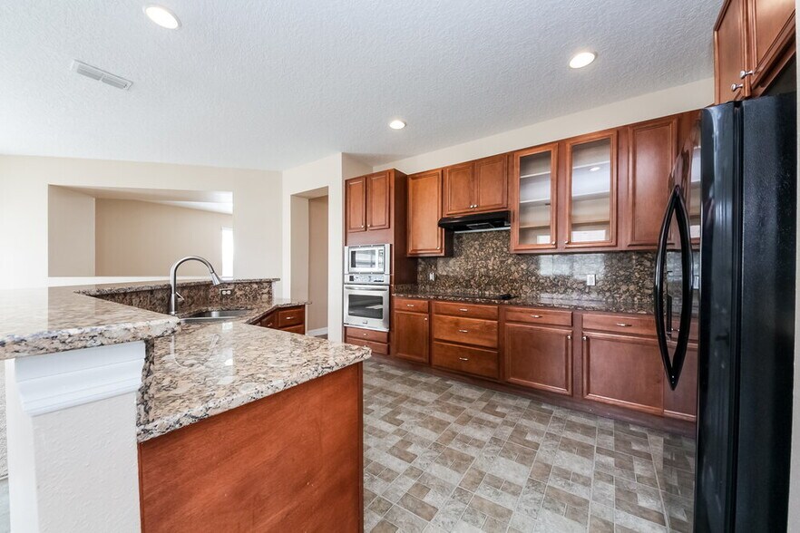 Building Photo - 2057 Bearing Ln