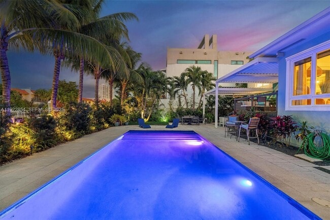 Building Photo - 1361 NE 104th St