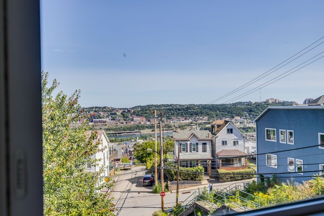 Building Photo - Available MAY 2026 - 2 Bedroom, 2 Bath Home w/ CRAZY City Views!