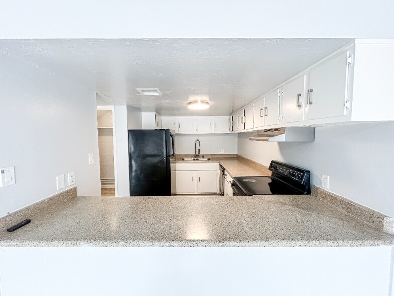 Building Photo - 6802 N 17th Ave