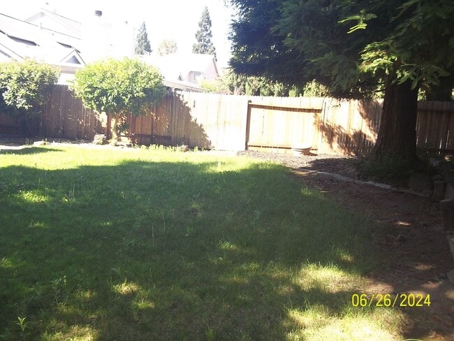 Building Photo - Woodcreek Oaks area home on quiet street