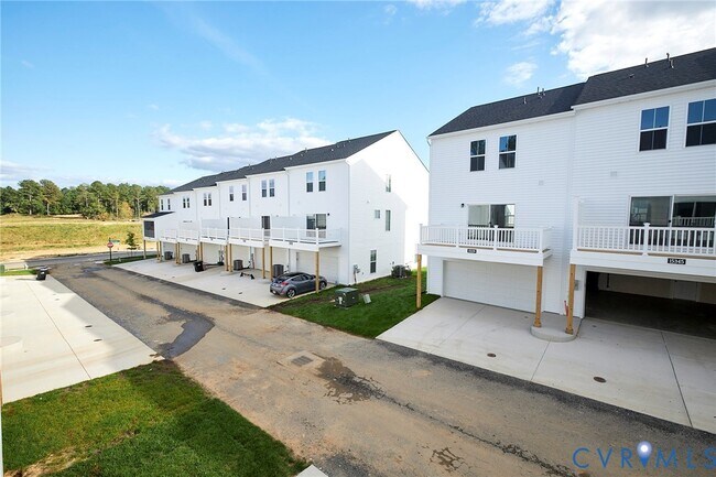 Building Photo - 15337 Sunray Wy