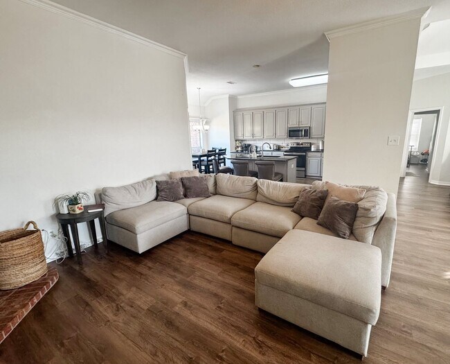 Building Photo - Beautiful Keene Home - 5 Bedroom, 2.5 Bath