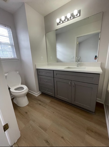 Building Photo - 660 Kenridge Way