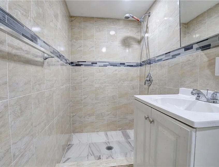 Building Photo - 5516 Willow Ave