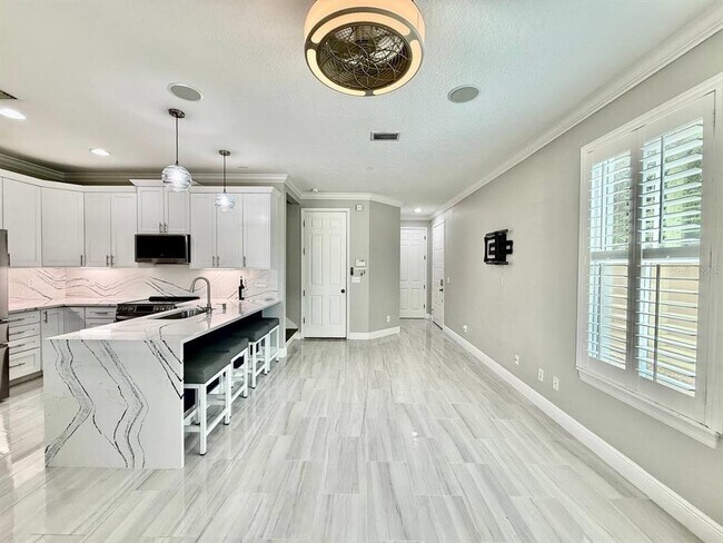 Building Photo - 505 S Tampania Ave