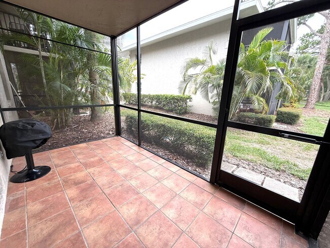 Building Photo - Charming 2-Bed/1-Bath First-Floor Condo in Gated Sarasota Community!