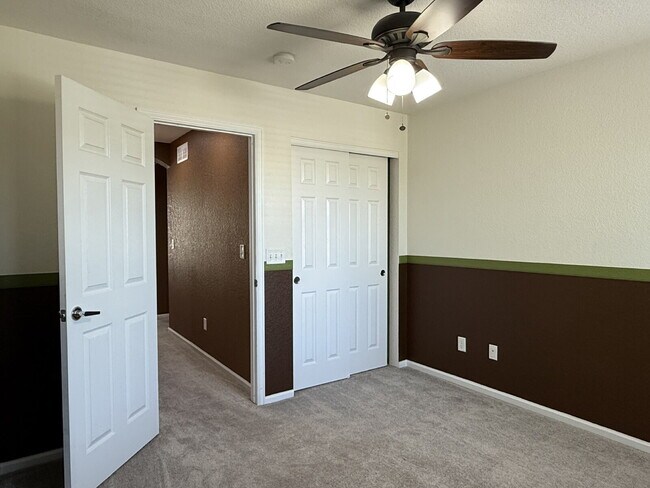 Building Photo - Gorgeous Reunion Home Features 4 Beds/2.5 Baths and Large Backyard. Close to Shopping, Dining and...
