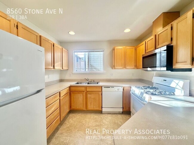 Building Photo - 8560 Stone Ave N