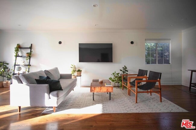 Building Photo - 1112 Montecito Dr