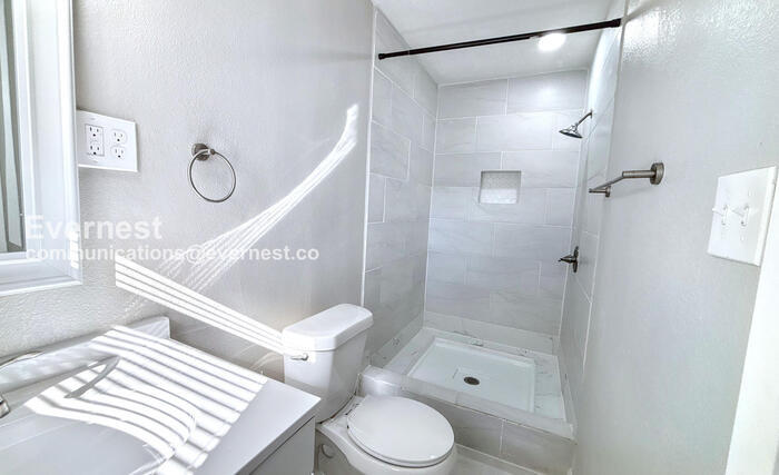 Building Photo - 2709 27th Ave N